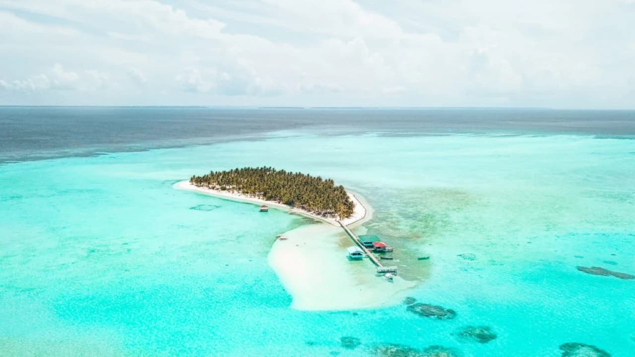 Balabac – turquoise lagoon and sandbars (Onok/Mansalangan)